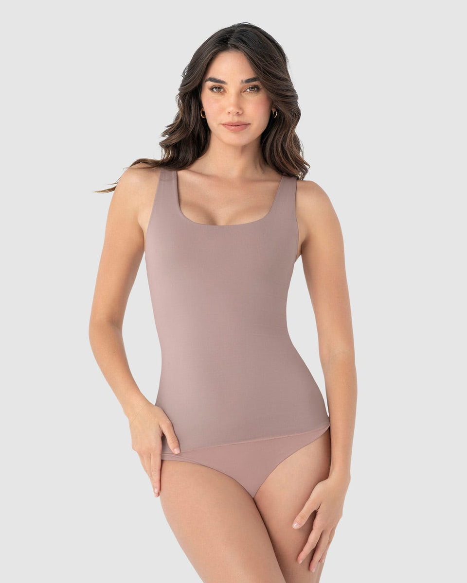 Camiseta de control moderado con doble capa en abdomen