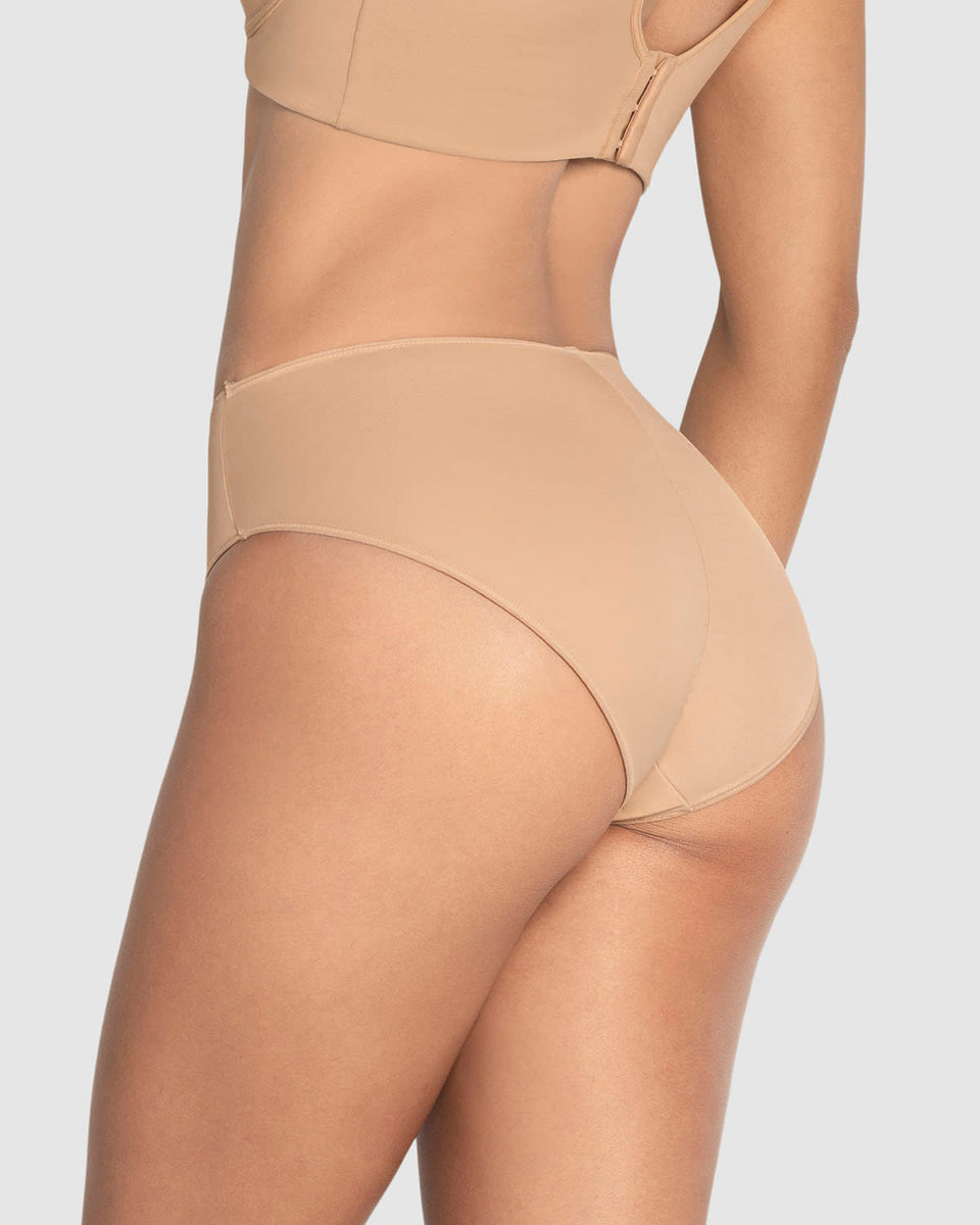 Panty clásico alto en pierna con control moderado en el abdomen