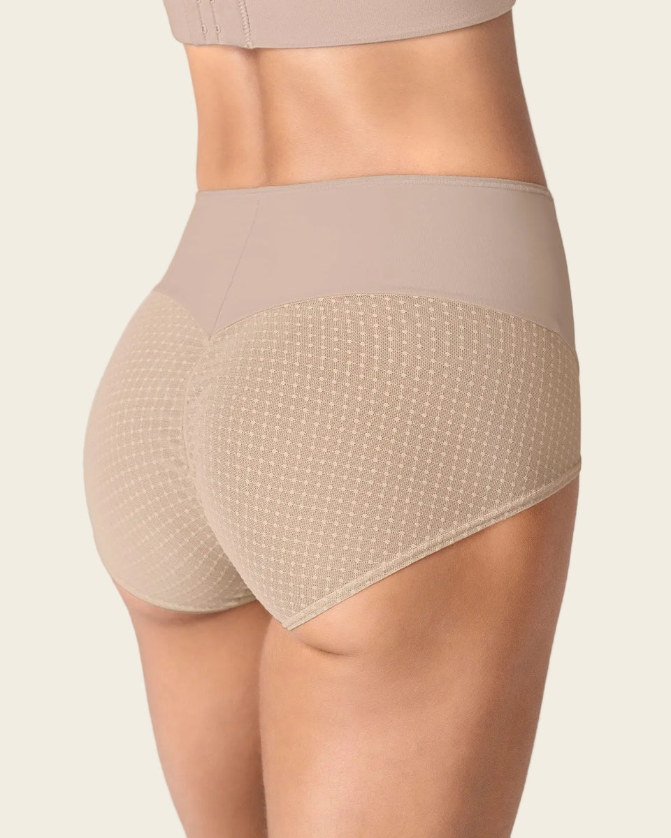 Panty clásico de control fuerte en abdomen, glúteos en tul