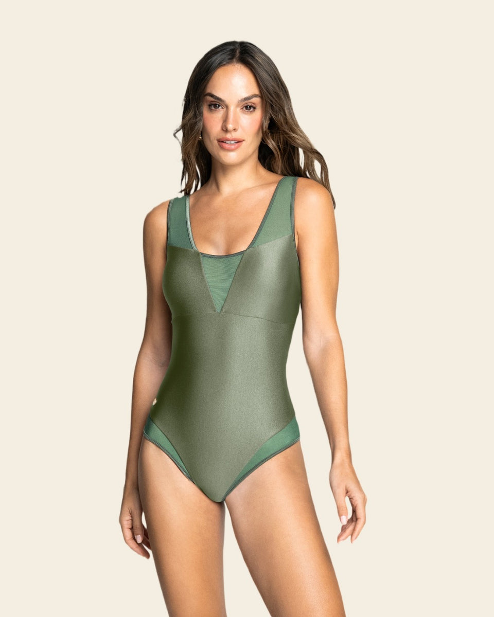 Traje de baño entero con detalles en tul en escote y piernas