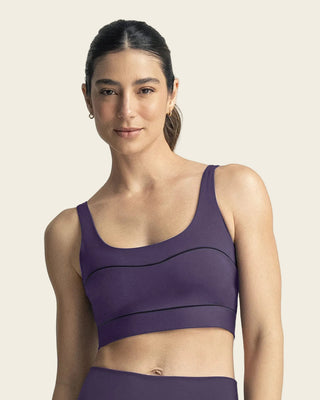 Top deportivo con cargaderas dobles en espalda#color_450-morado