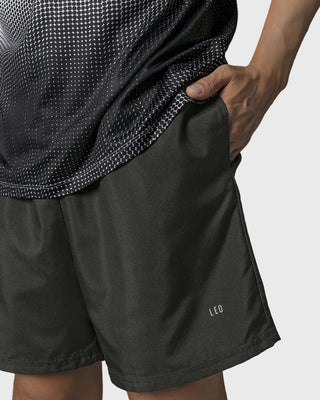 Pantaloneta deportiva con bolsillos funcionales#color_700-negro