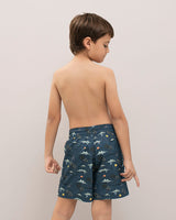 Pantaloneta de baño para niño con bolsillo lateral#color_b39-estampado-azul