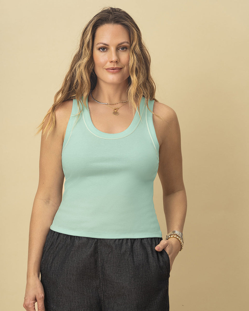 Camiseta manga sisa con detalle en contraste