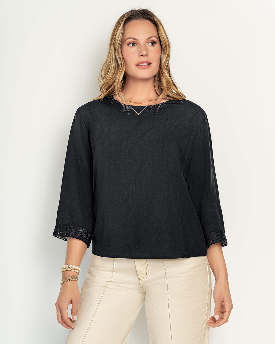 Blusa con detalle en mangas 3/4
