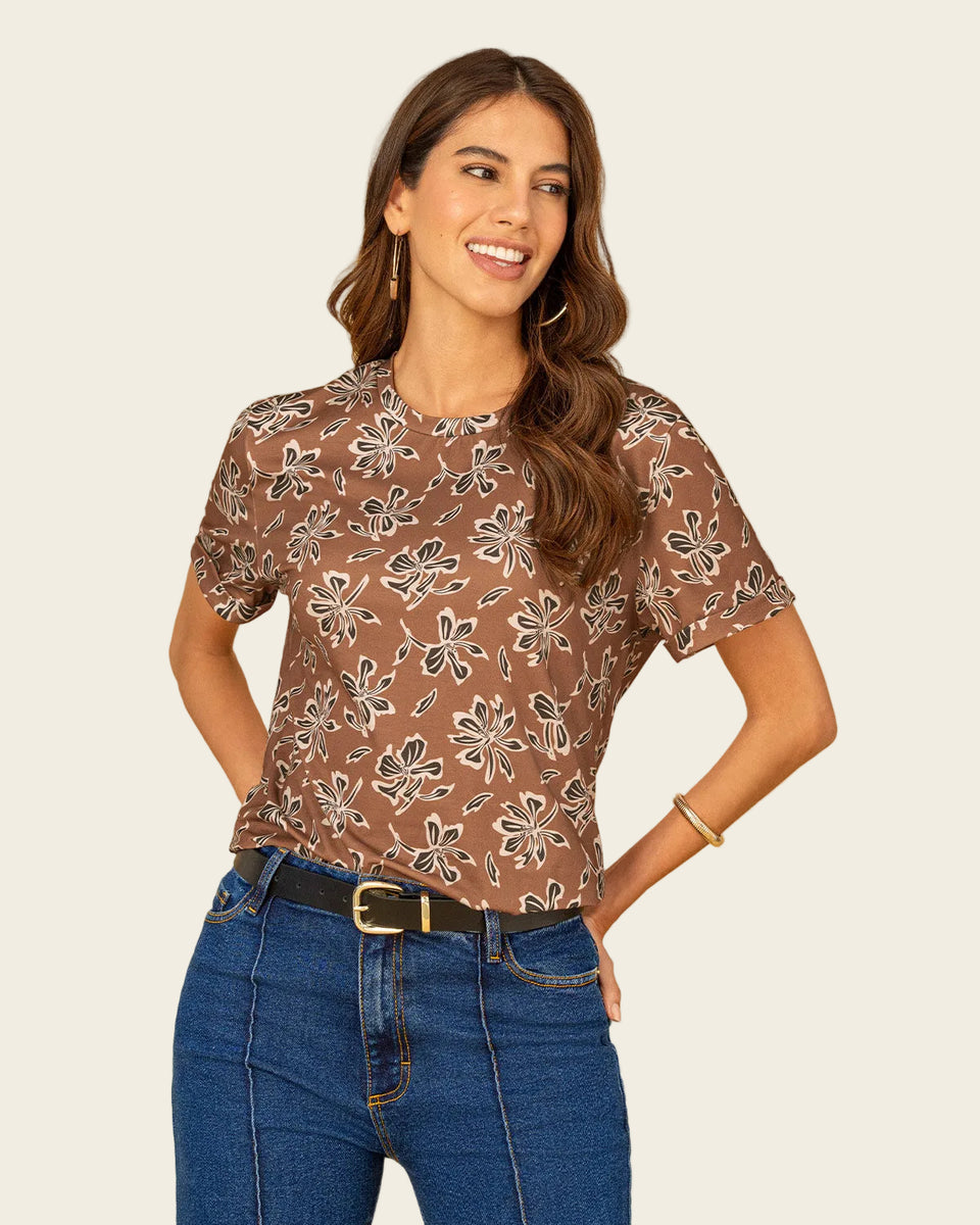 Camiseta manga corta estampada con dobladillo en manga
