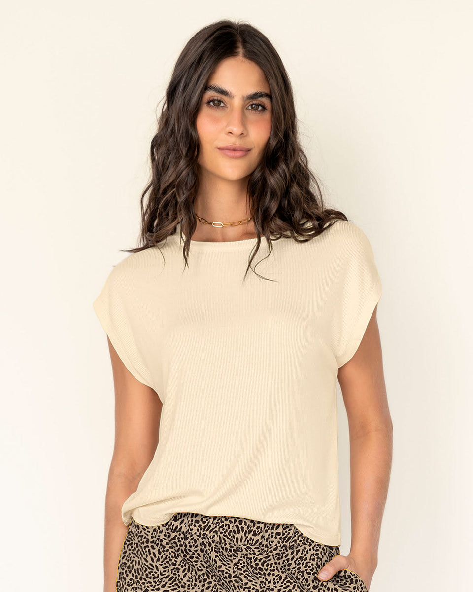 Camiseta manga corta y rodada de silueta amplia