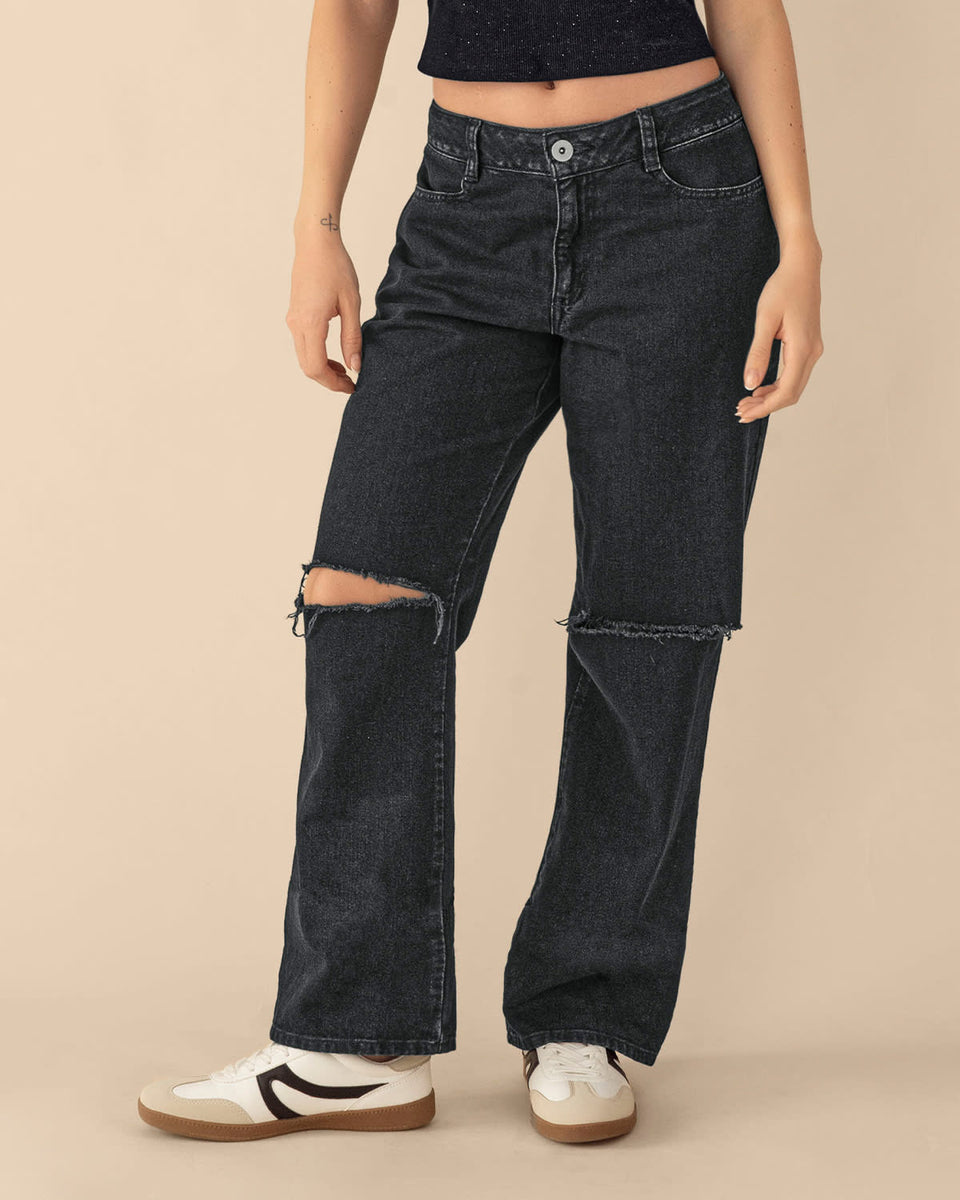 Jean con bota ancha y abertura en rodilla
