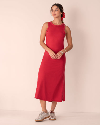 Vestido largo con detalle de taches en cuello y sisa#color_302-rojo