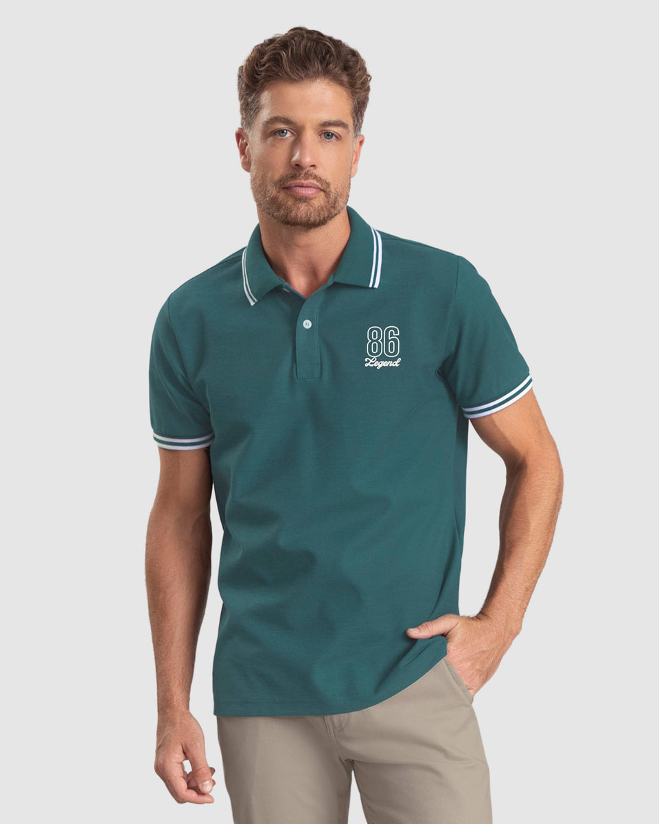 Camiseta tipo polo con detalle en contraste en el cuello