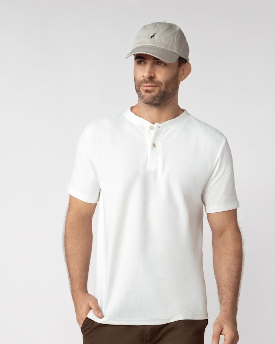 Camiseta henley semiajustada con botones