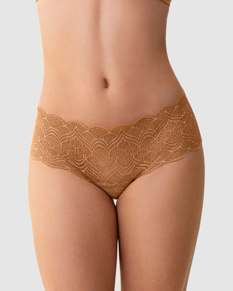 Panty estilo cachetero en encaje con transparencias y bordes redondeados#color_206-ocre