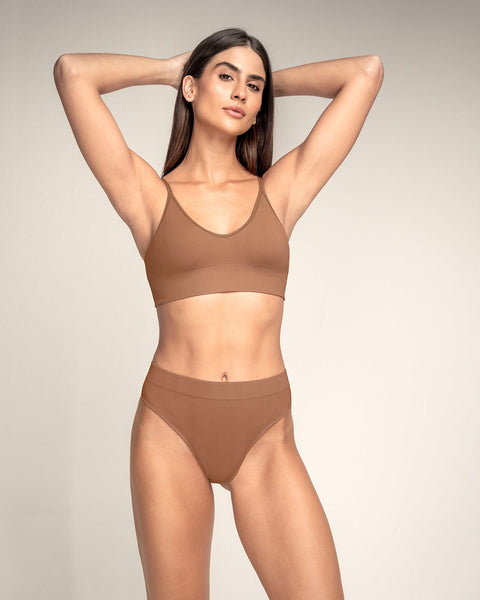 Brasilera tiro alto en tecnología seamless#color_640-cafe-medio