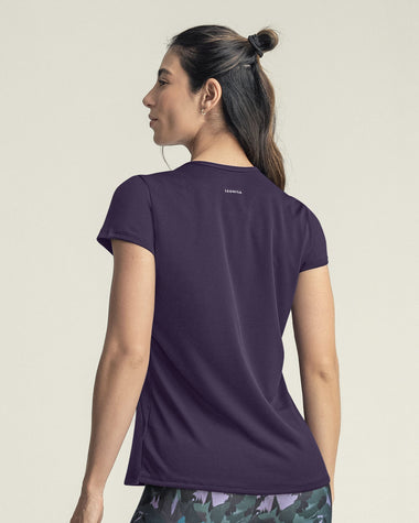 Camiseta deportiva de secado rápido y silueta semiajustada#color_450-morado