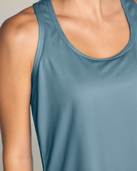 Camiseta deportiva de secado rápido y silueta semiajustada para mujer#color_544-azul-medio