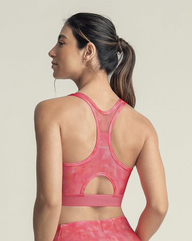 Top deportivo con espalda atlética en material de secado rápido#color_040-estampado-rosado