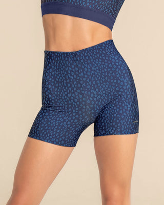 Short corto deportivo ajustado y ligero#color_589-estampado-azul