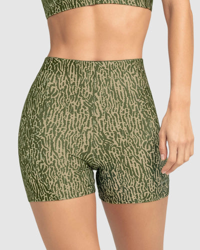 Short corto deportivo ajustado y ligero#color_a44-estampado-verde