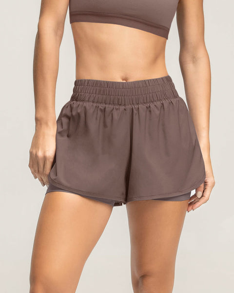 Short deportivo con short ajustado interno#color_868-cafe-medio