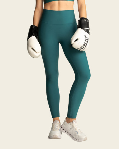 Legging deportivo tiro alto con corte en glúteos tipo corazón#color_a41-verde-medio