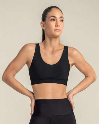 Top deportivo espalda atlética con detalles en tul#color_700-negro