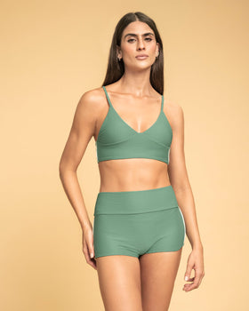 Bikini deportivo con short de buen cubrimiento#color_623-verde-medio