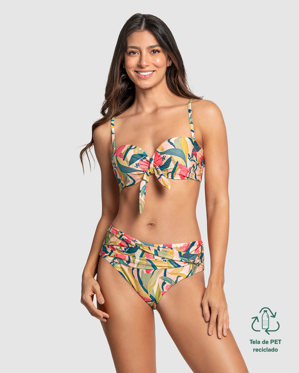 Bikini elaborado con botellas de PET recicladas