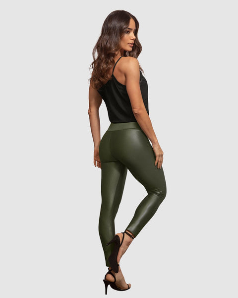 Leggings con control de abdomen y acabado efecto cuero#color_695-verde-oscuro