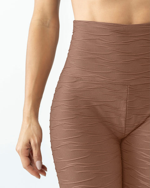 Legging control fuerte de abdomen textura acanalada#color_801-cafe-medio