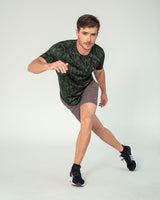 Camiseta deportiva masculina con tecnología de secado rápido#color_060-verde-oscuro-estampado
