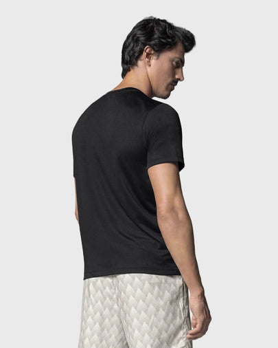 Camiseta deportiva masculina semiajustada de secado rápido#color_700-negro