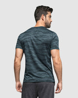 Camiseta deportiva masculina semiajustada de secado rápido#color_736-estampado-camuflado