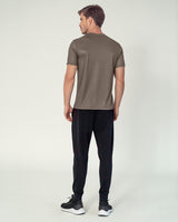 Camiseta deportiva masculina semiajustada de secado rápido#color_868-cafe
