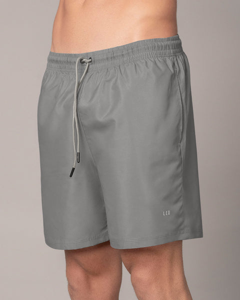 Pantaloneta deportiva con bolsillos funcionales#color_753-gris