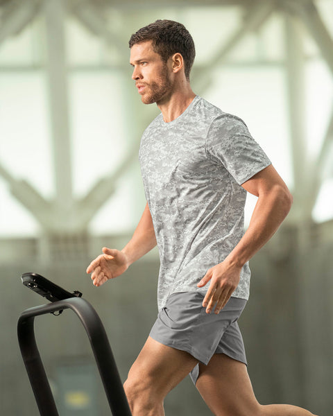 Pantaloneta deportiva con bolsillos funcionales#color_753-gris