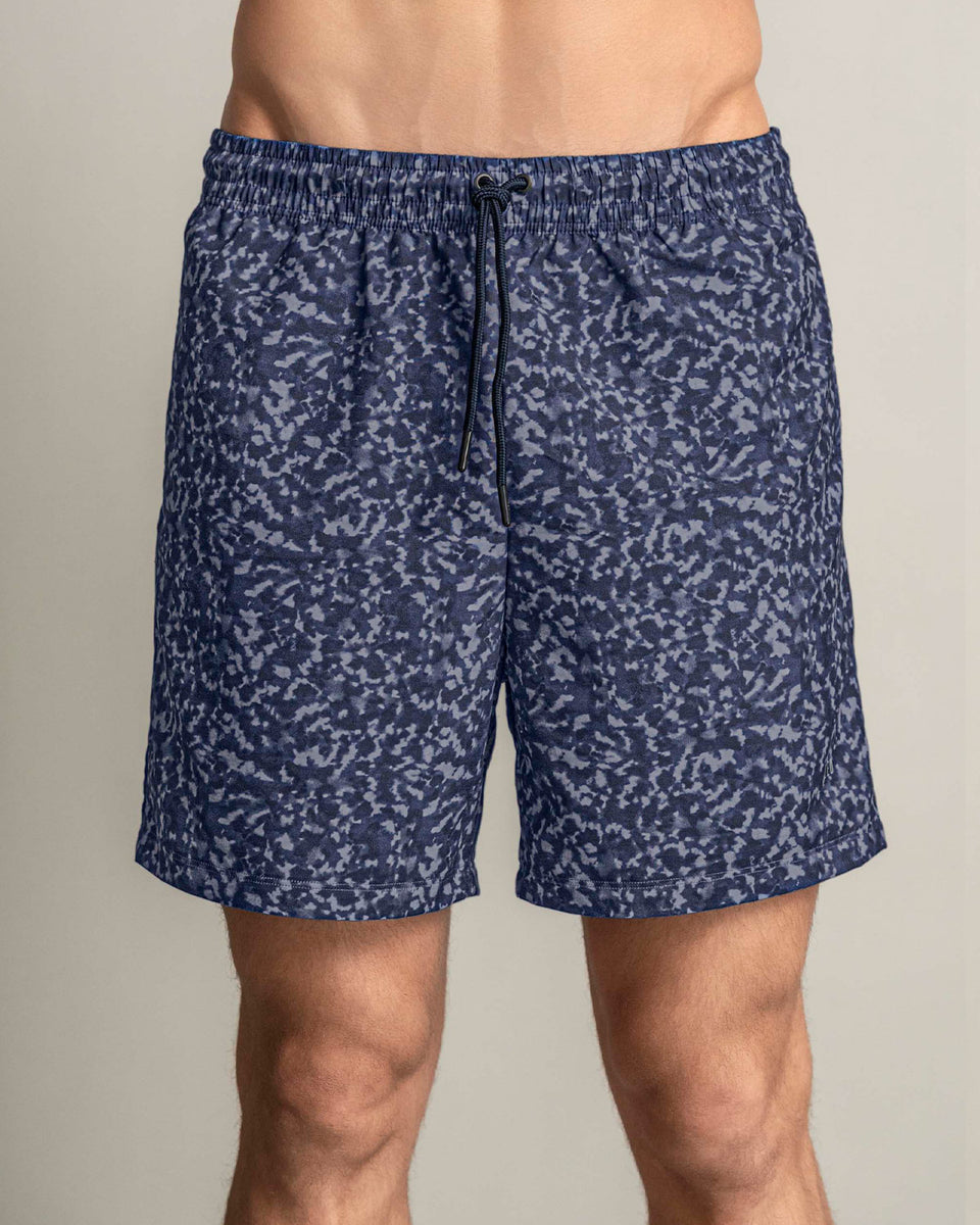 Pantaloneta deportiva con bolsillos funcionales