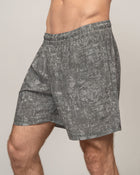 Pantaloneta deportiva con bóxer interno#color_071-estampado-camuflado-gris