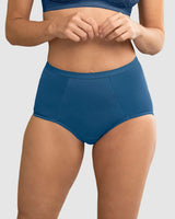 Panty clásico de control suave con excelente modelación#color_546-azul-medio