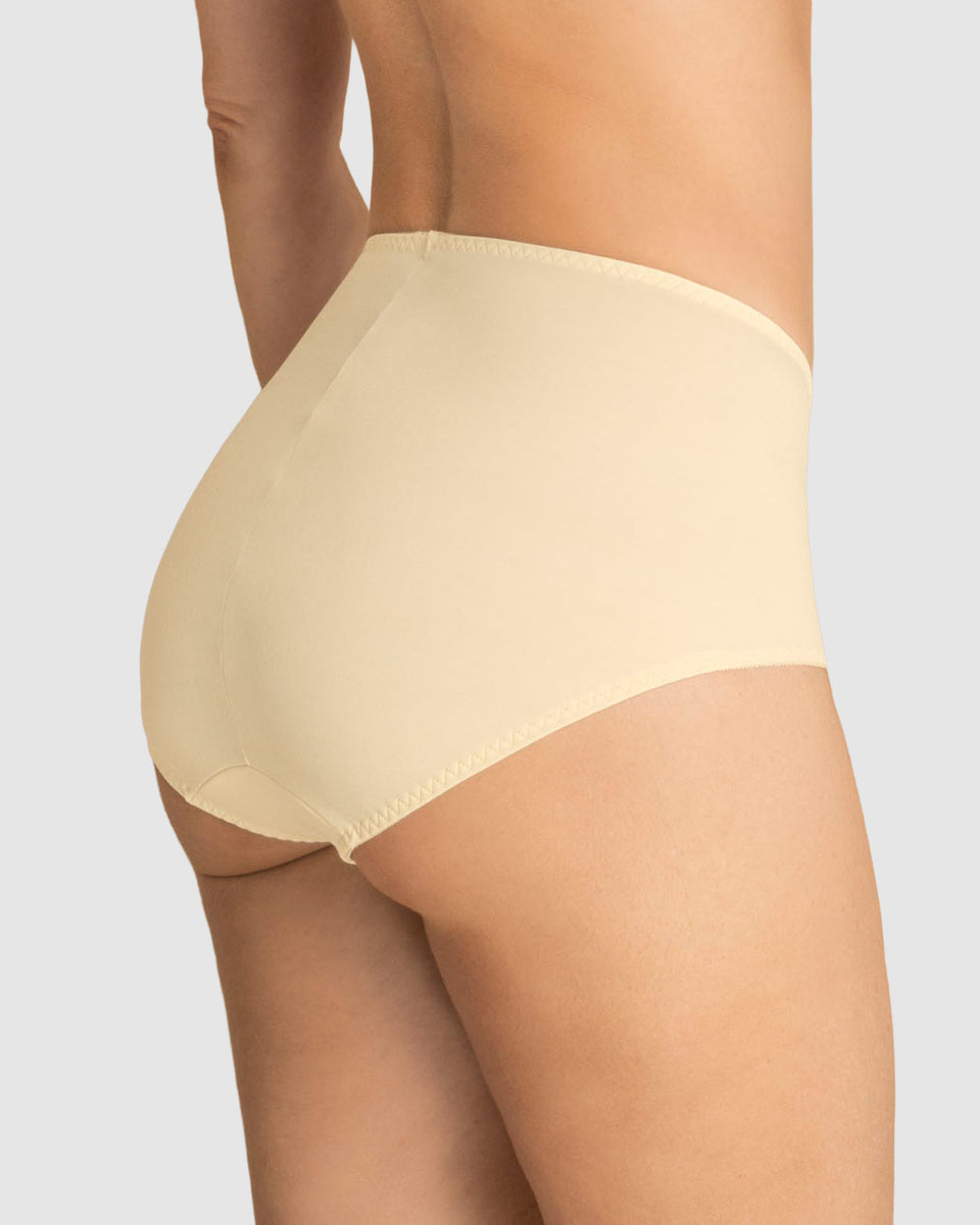 Panty clásico de control suave con toques de encaje en abdomen