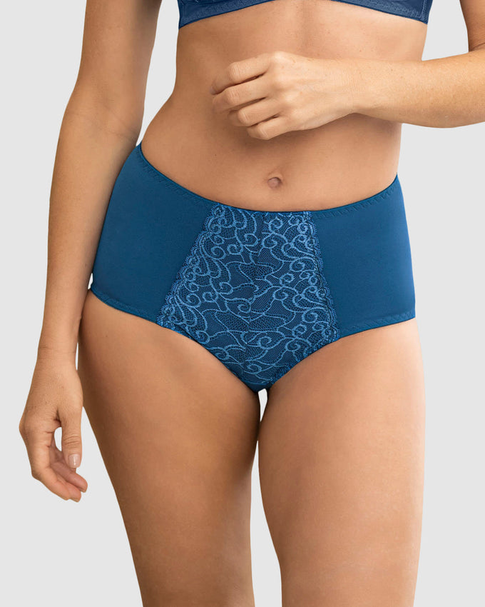 Panty clásico de control suave con toques de encaje en abdomen#color_546-azul-medio