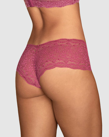 Panty estilo hípster en encaje sexy con refuerzo en algodón#color_a80-rosado-frambuesa