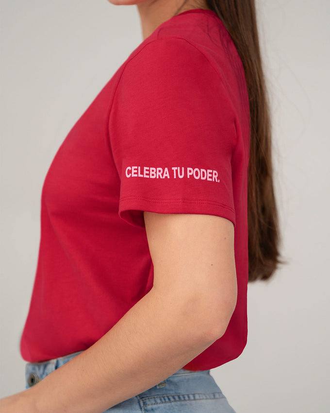 Camiseta manga corta con mensaje en el frente#color_136-cereza