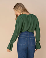 Blusa manga larga con escote en V y puños con elásticos#color_601-verde-oliva-medio