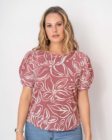 Camiseta manga corta con cuello redondo y nudo en mangas#color_Estampado Coral