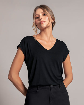 Camiseta manga corta con cuello en V#color_700-negro