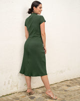 Vestido largo cuello alto con abertura lateral#color_601-verde-oliva-medio