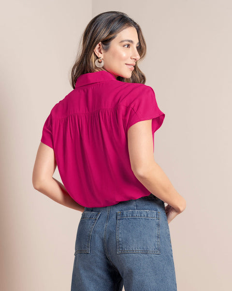 Blusa manga corta con botones funcionales y cuello camisero#color_936-fucsia