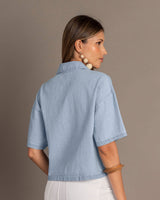Blusa manga corta y amplia con botones funcionales#color_585-azul