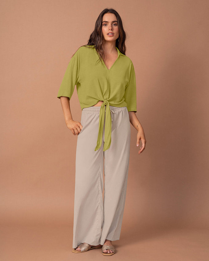 Blusa manga 3-4 con tiras para anudar en cintura y escote en V#color_653-verde-lima