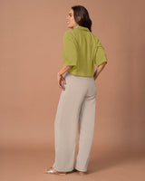 Blusa manga 3-4 con tiras para anudar en cintura y escote en V#color_653-verde-lima